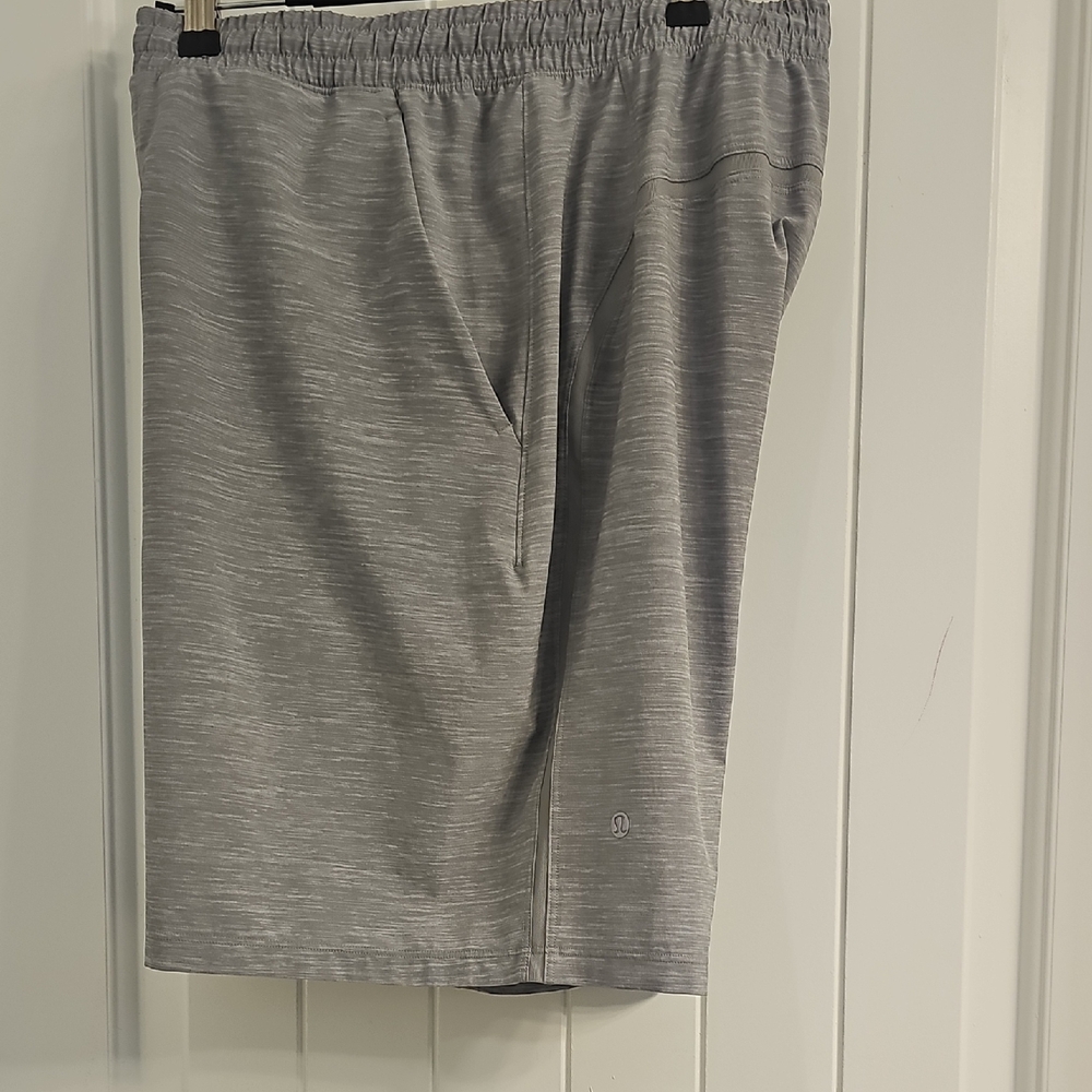Lululemon Gray Men's Athletic Shorts (Lined)